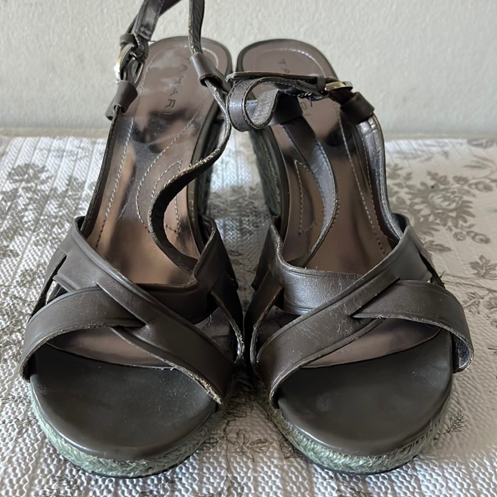 Tahari Sandals Women Size 7.5
